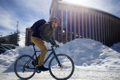 Schwalbe Pneu Marathon Winter Plus 26x1.75 Starr mit Reflexstreifen black  Produktbild 3