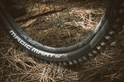 Schwalbe Pneu Magic Mary 26x2.35 SuperTrail Addix Soft TL-Easy black  Produktbild 2