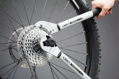 VAR Zahnkranz- und Freilaufabnehmer RL-40000-979 mit Abzieher RL-97910  Produktbild 1