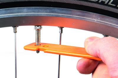 SKS Pneuhebel Set à 3 Stk. SV-Schlüssel und AV-Druckablass inklusive orange  Produktbild 2